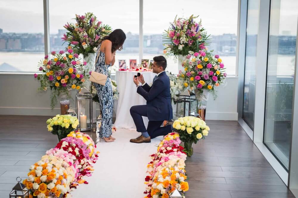 Ways to Plan a Proposal Night for Your Partner Using Flowers